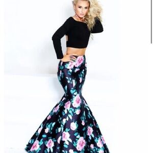 Like New! Sherri Hill Two-Piece Floral Ballgown Prom Dress Size 4